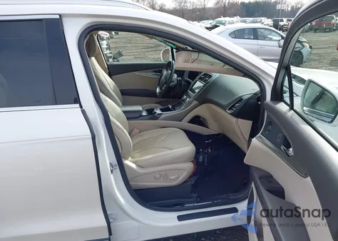 2019 Lincoln Nautilus Reserve z USA, uszkodzony, nr VIN 2LMPJ6L96KBL19106